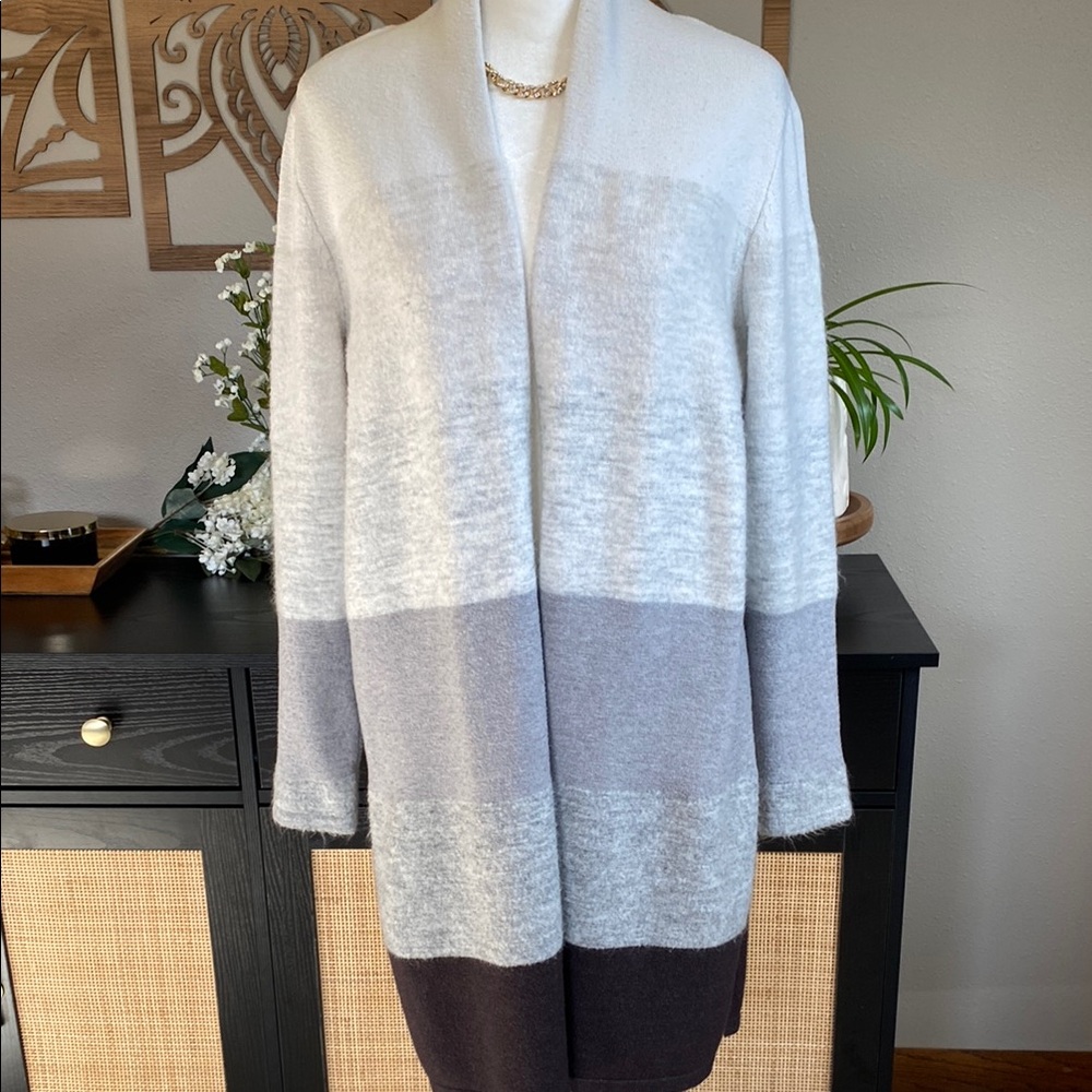 Verve Ami Gray and White Cardigan Sweater with Modern Color-Block Design